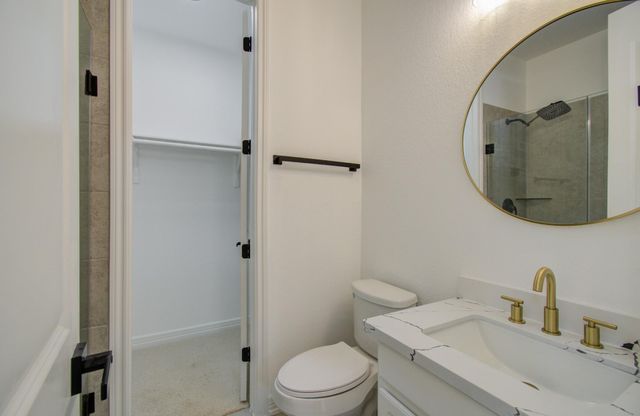 206 Cedar Creek Court, Pinehurst, TX 77362