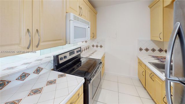 160 SW 30th Ave 204A, Miami, FL 33135