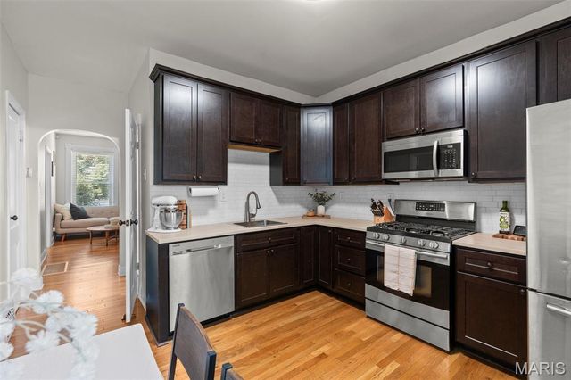 4745 Rosa Avenue, St Louis, MO 63116