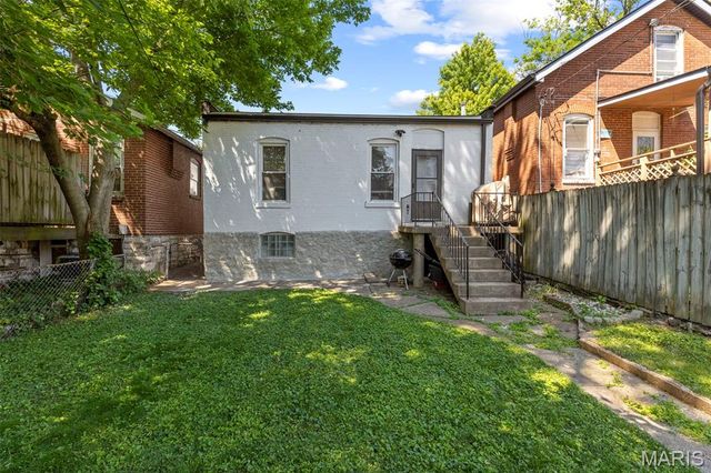 4745 Rosa Avenue, St Louis, MO 63116