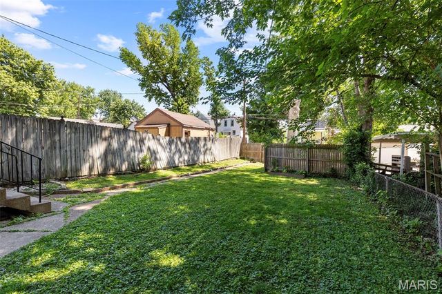 4745 Rosa Avenue, St Louis, MO 63116