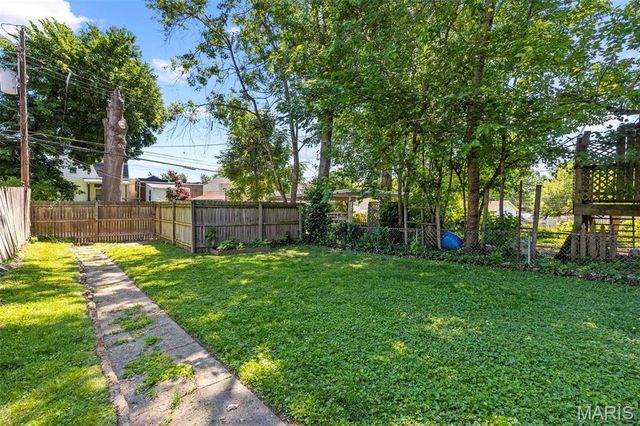 4745 Rosa Avenue, St Louis, MO 63116