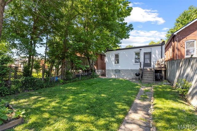 4745 Rosa Avenue, St Louis, MO 63116