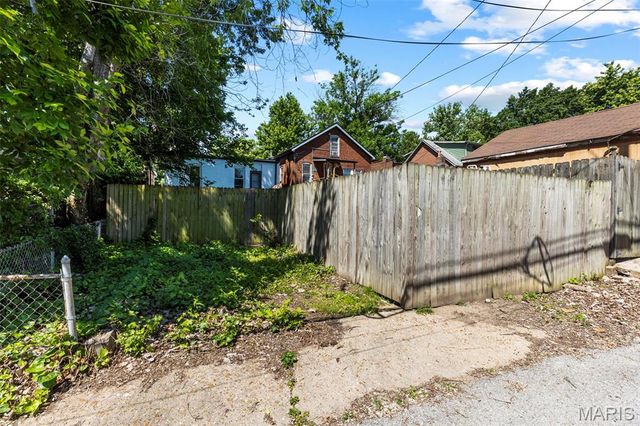 4745 Rosa Avenue, St Louis, MO 63116