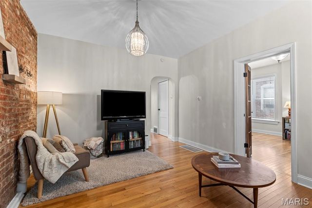 4745 Rosa Avenue, St Louis, MO 63116