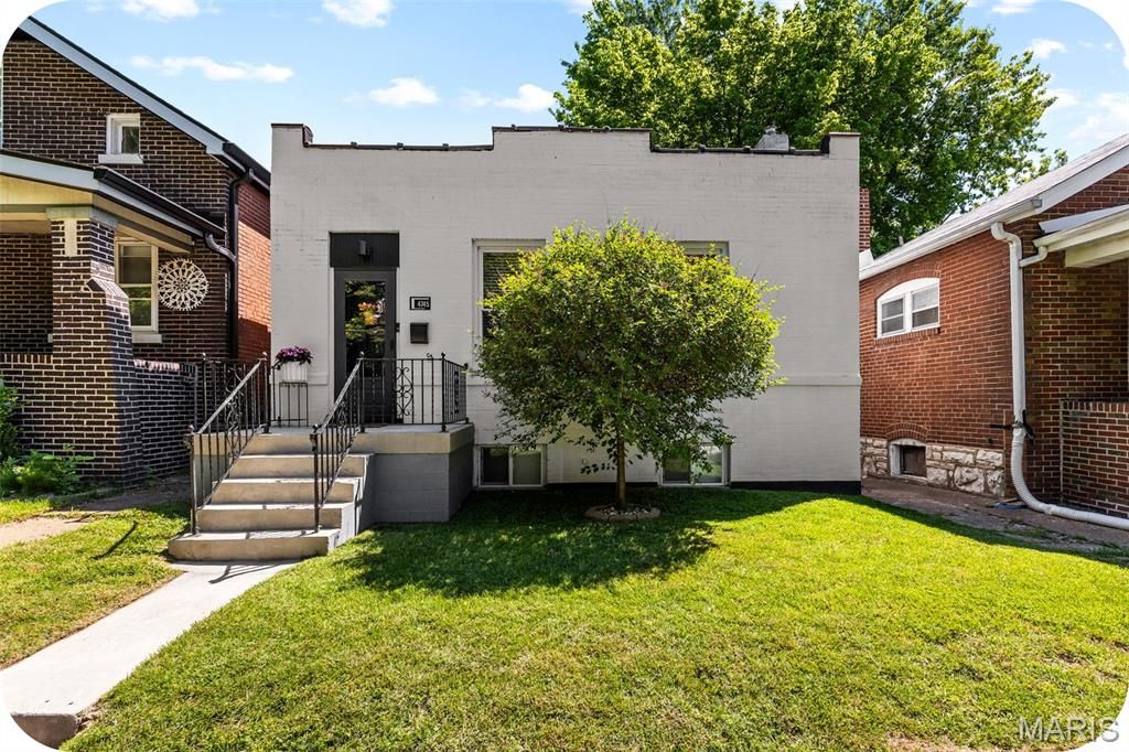4745 Rosa Avenue, St Louis, MO 63116