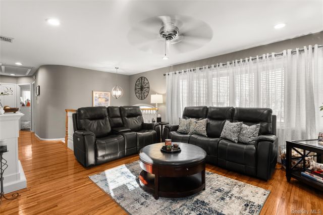 152 Keswick Drive, East Islip, NY 11730