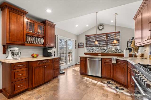 152 Keswick Drive, East Islip, NY 11730