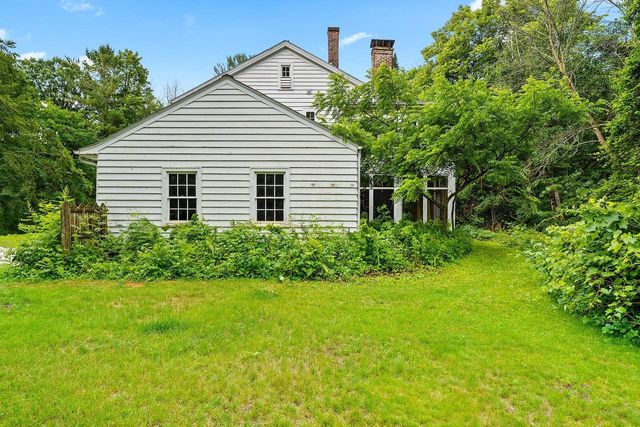 3814 Meadow LANE, Manitowoc, WI 54220