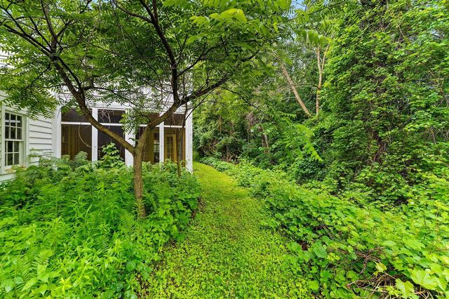 3814 Meadow LANE, Manitowoc, WI 54220