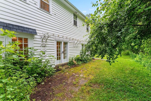 3814 Meadow LANE, Manitowoc, WI 54220