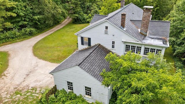 3814 Meadow LANE, Manitowoc, WI 54220