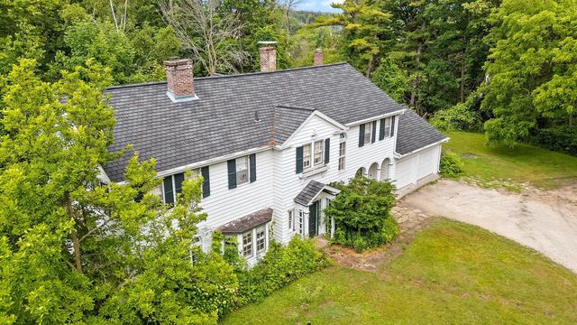 3814 Meadow LANE, Manitowoc, WI 54220