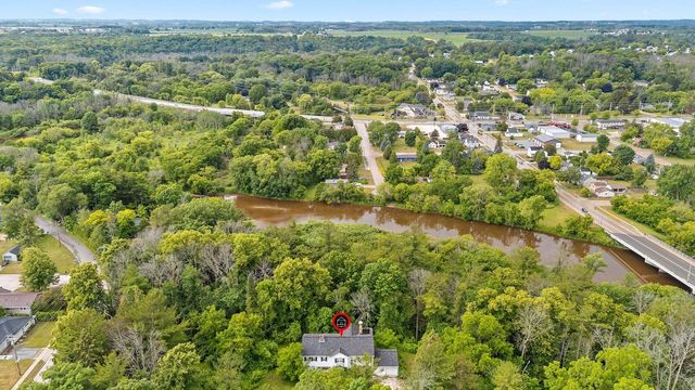 3814 Meadow LANE, Manitowoc, WI 54220
