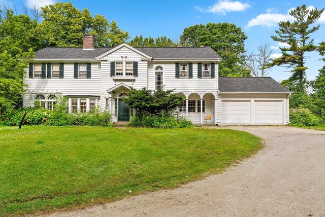 3814 Meadow LANE, Manitowoc, WI 54220