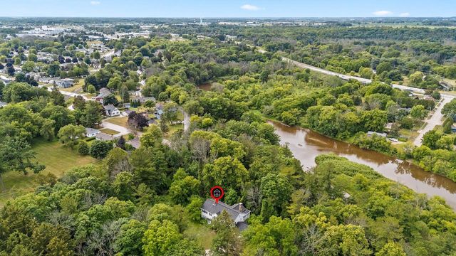 3814 Meadow LANE, Manitowoc, WI 54220