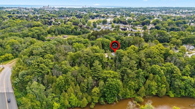 3814 Meadow LANE, Manitowoc, WI 54220