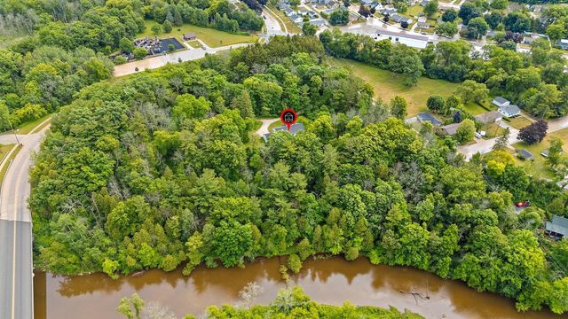 3814 Meadow LANE, Manitowoc, WI 54220