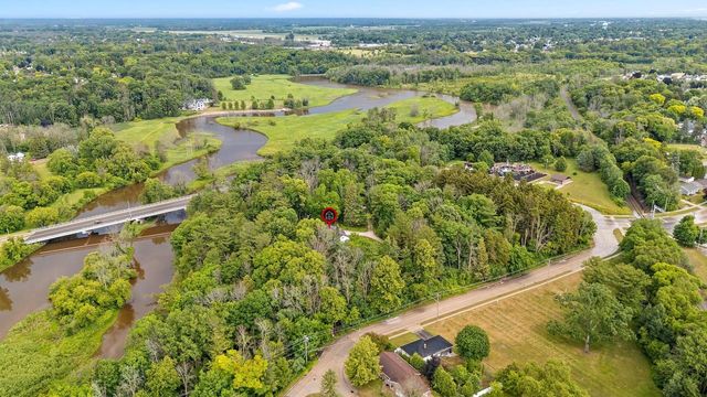 3814 Meadow LANE, Manitowoc, WI 54220