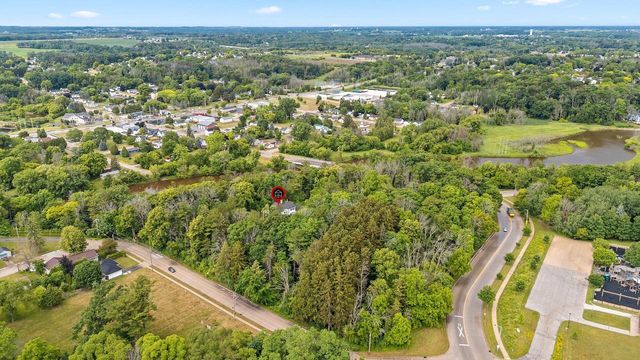 3814 Meadow LANE, Manitowoc, WI 54220