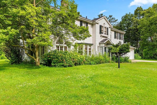 3814 Meadow LANE, Manitowoc, WI 54220