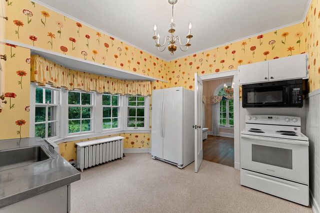 3814 Meadow LANE, Manitowoc, WI 54220