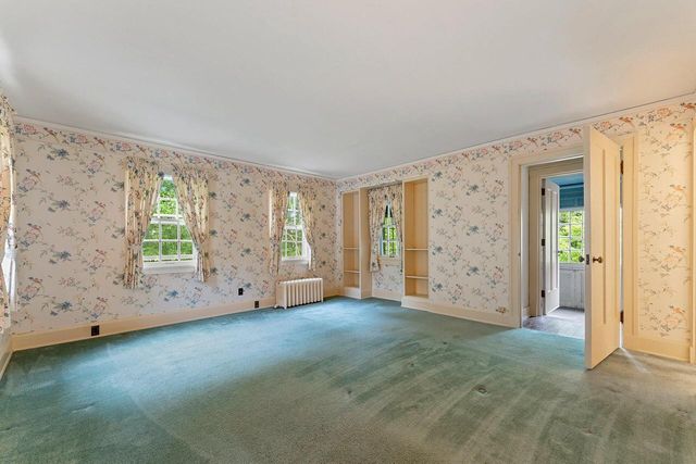 3814 Meadow LANE, Manitowoc, WI 54220