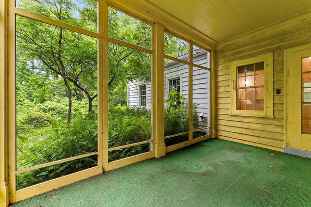 3814 Meadow LANE, Manitowoc, WI 54220