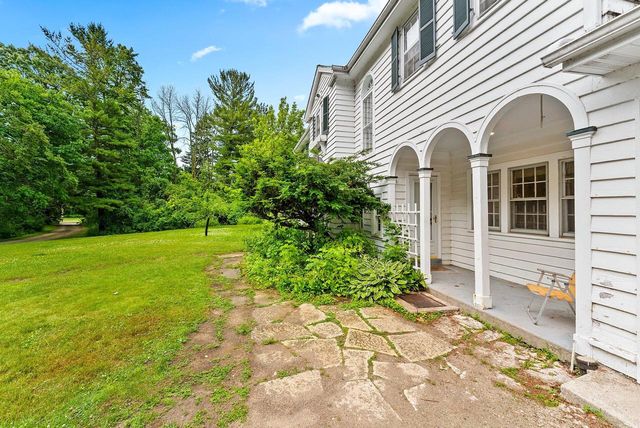 3814 Meadow LANE, Manitowoc, WI 54220