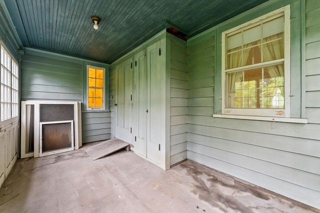 3814 Meadow LANE, Manitowoc, WI 54220