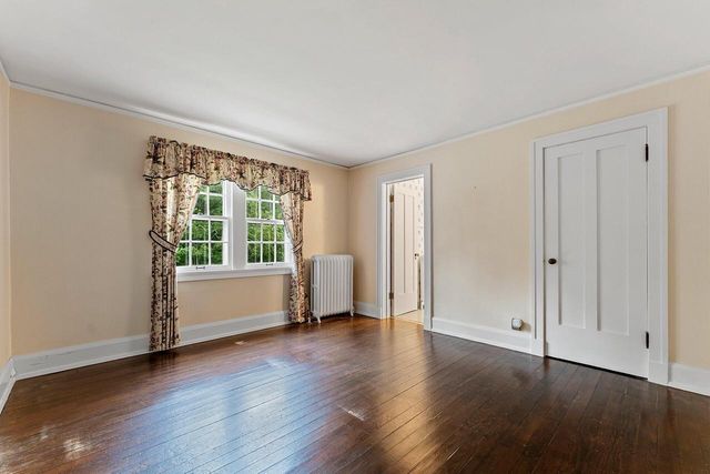 3814 Meadow LANE, Manitowoc, WI 54220