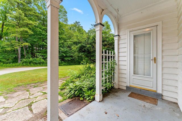 3814 Meadow LANE, Manitowoc, WI 54220