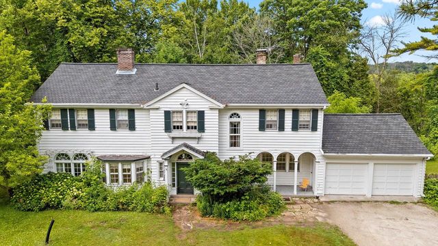 3814 Meadow LANE, Manitowoc, WI 54220