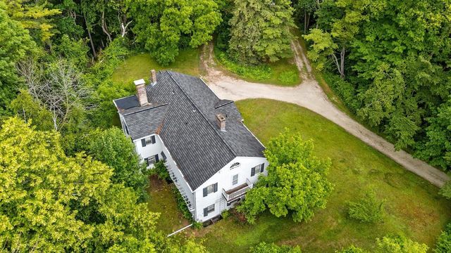 3814 Meadow LANE, Manitowoc, WI 54220