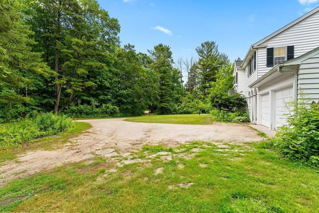 3814 Meadow LANE, Manitowoc, WI 54220