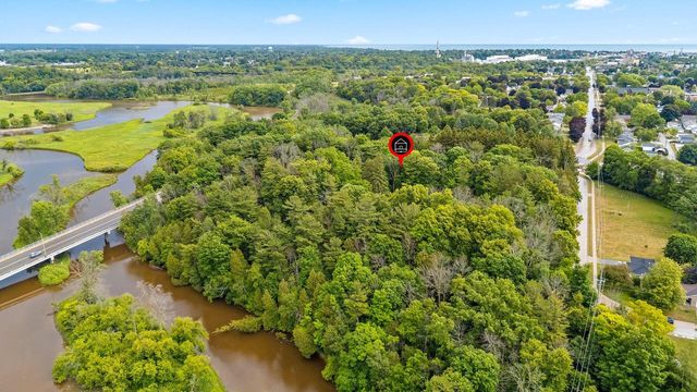 3814 Meadow LANE, Manitowoc, WI 54220