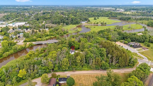 3814 Meadow LANE, Manitowoc, WI 54220