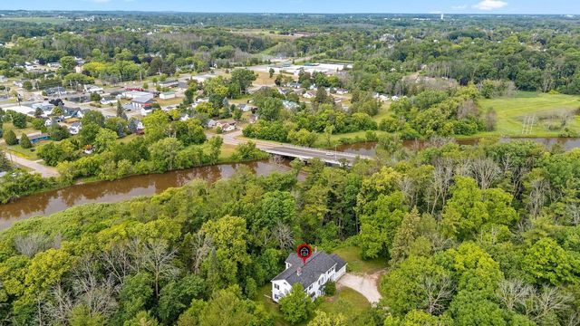 3814 Meadow LANE, Manitowoc, WI 54220