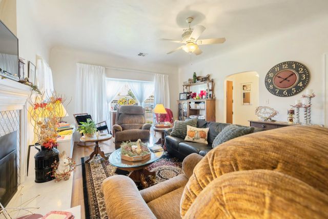 277 N Pepper Street, Woodlake, CA 93286