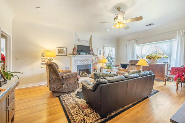 277 N Pepper Street, Woodlake, CA 93286