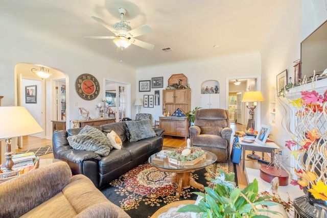 277 N Pepper Street, Woodlake, CA 93286