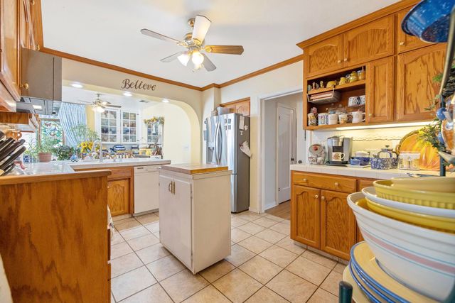 277 N Pepper Street, Woodlake, CA 93286