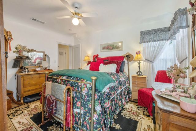 277 N Pepper Street, Woodlake, CA 93286