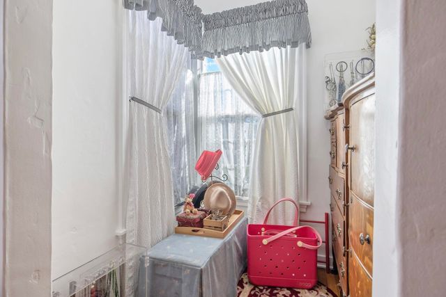 277 N Pepper Street, Woodlake, CA 93286