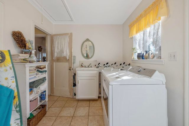 277 N Pepper Street, Woodlake, CA 93286