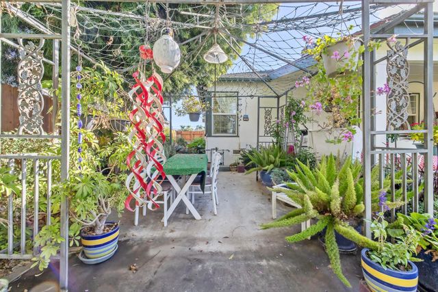 277 N Pepper Street, Woodlake, CA 93286