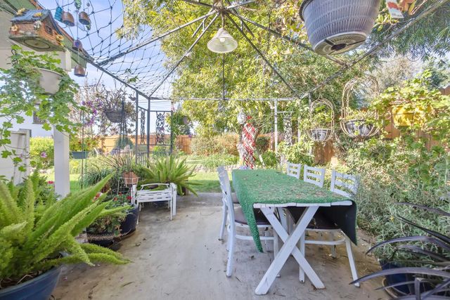 277 N Pepper Street, Woodlake, CA 93286