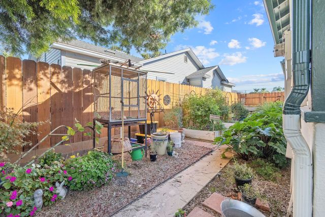 277 N Pepper Street, Woodlake, CA 93286