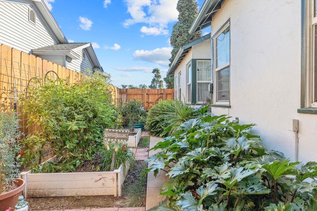 277 N Pepper Street, Woodlake, CA 93286