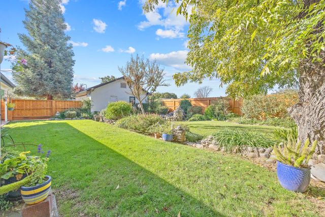 277 N Pepper Street, Woodlake, CA 93286